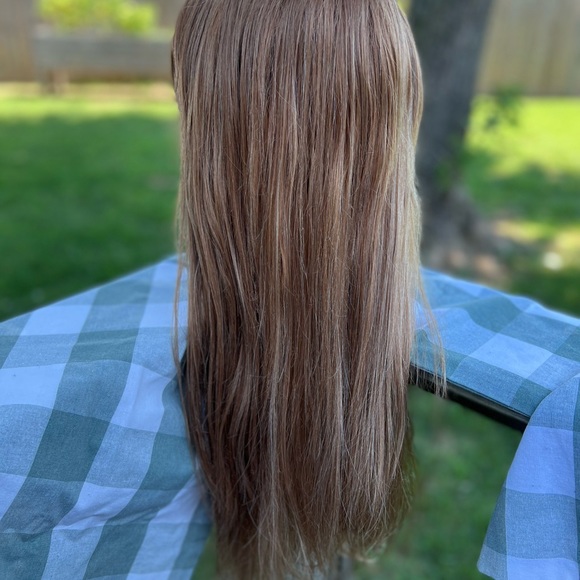 Shake N Go Acrylic light brown wig with bangs - Picture 7 of 16